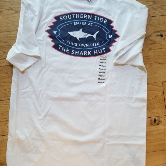 NWT Southern Tide, short sleeve t-shirt. - Picture 4 of 5